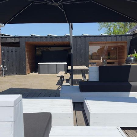 Puur Eastermar - Monumentaal, Authentiek En Luxe Koetshuis Aan Open Vaarwater Met Jacuzzi En Sauna Oostermeer 外观 照片