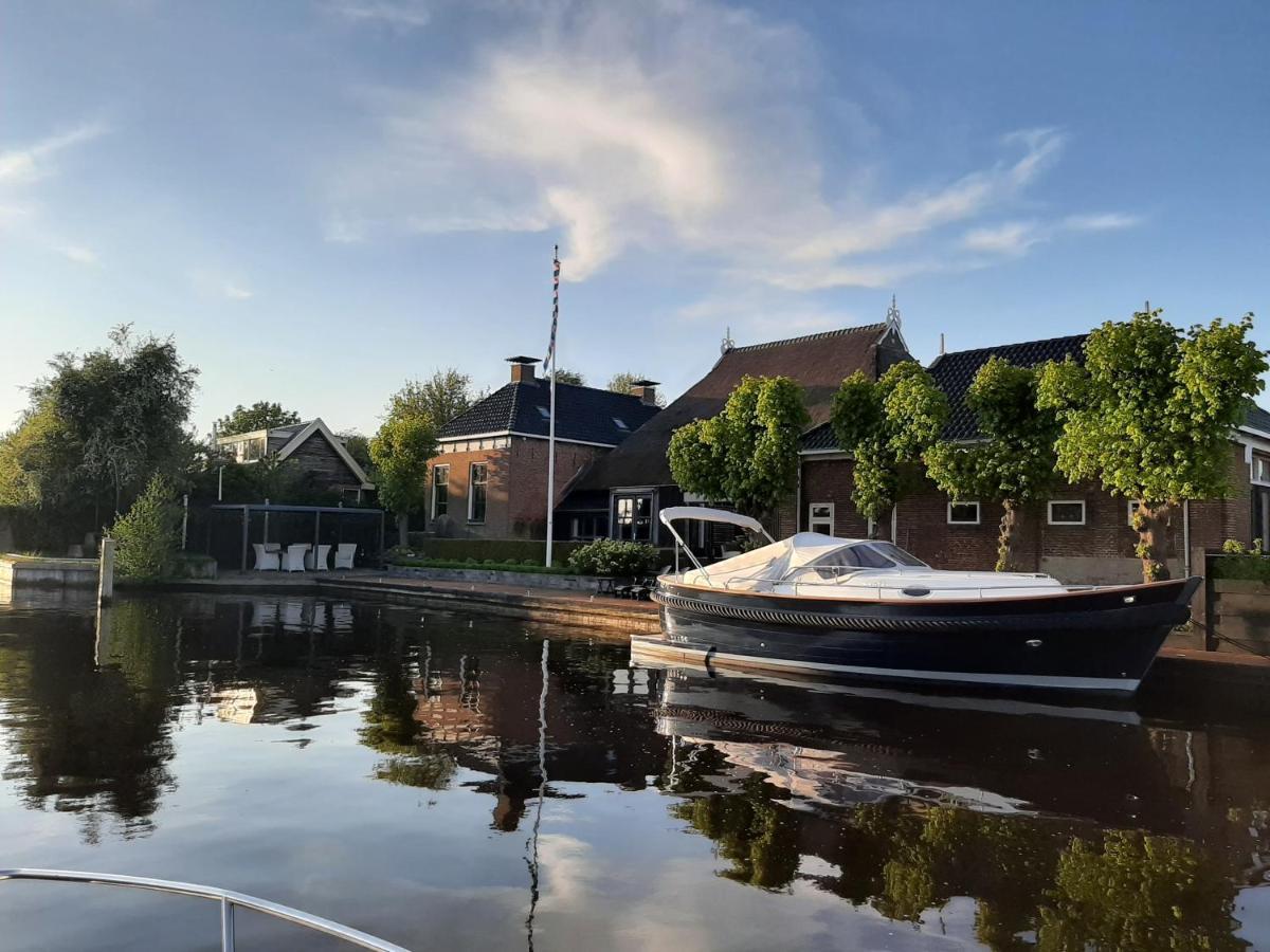 Puur Eastermar - Monumentaal, Authentiek En Luxe Koetshuis Aan Open Vaarwater Met Jacuzzi En Sauna Oostermeer 外观 照片