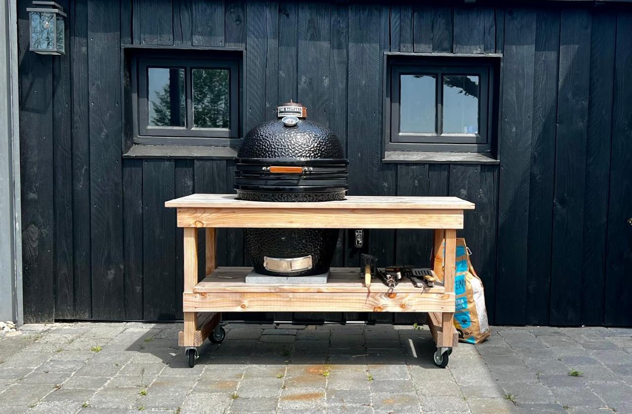 Puur Eastermar - Monumentaal, Authentiek En Luxe Koetshuis Aan Open Vaarwater Met Jacuzzi En Sauna Oostermeer 外观 照片