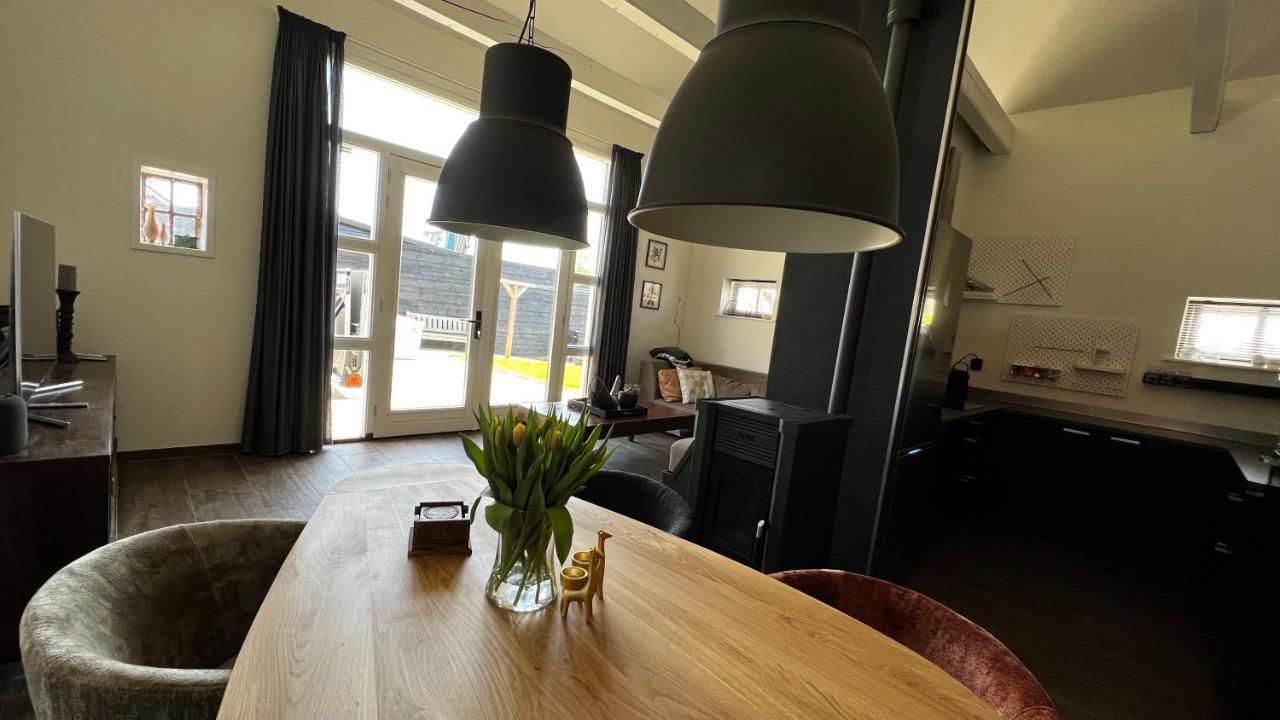 Puur Eastermar - Monumentaal, Authentiek En Luxe Koetshuis Aan Open Vaarwater Met Jacuzzi En Sauna Oostermeer 外观 照片