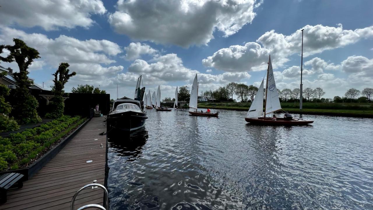 Puur Eastermar - Monumentaal, Authentiek En Luxe Koetshuis Aan Open Vaarwater Met Jacuzzi En Sauna Oostermeer 外观 照片