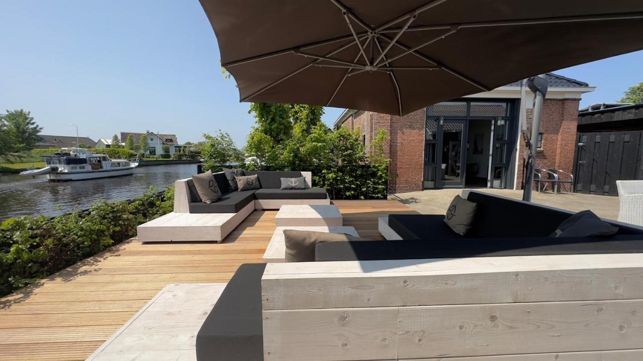 Puur Eastermar - Monumentaal, Authentiek En Luxe Koetshuis Aan Open Vaarwater Met Jacuzzi En Sauna Oostermeer 外观 照片