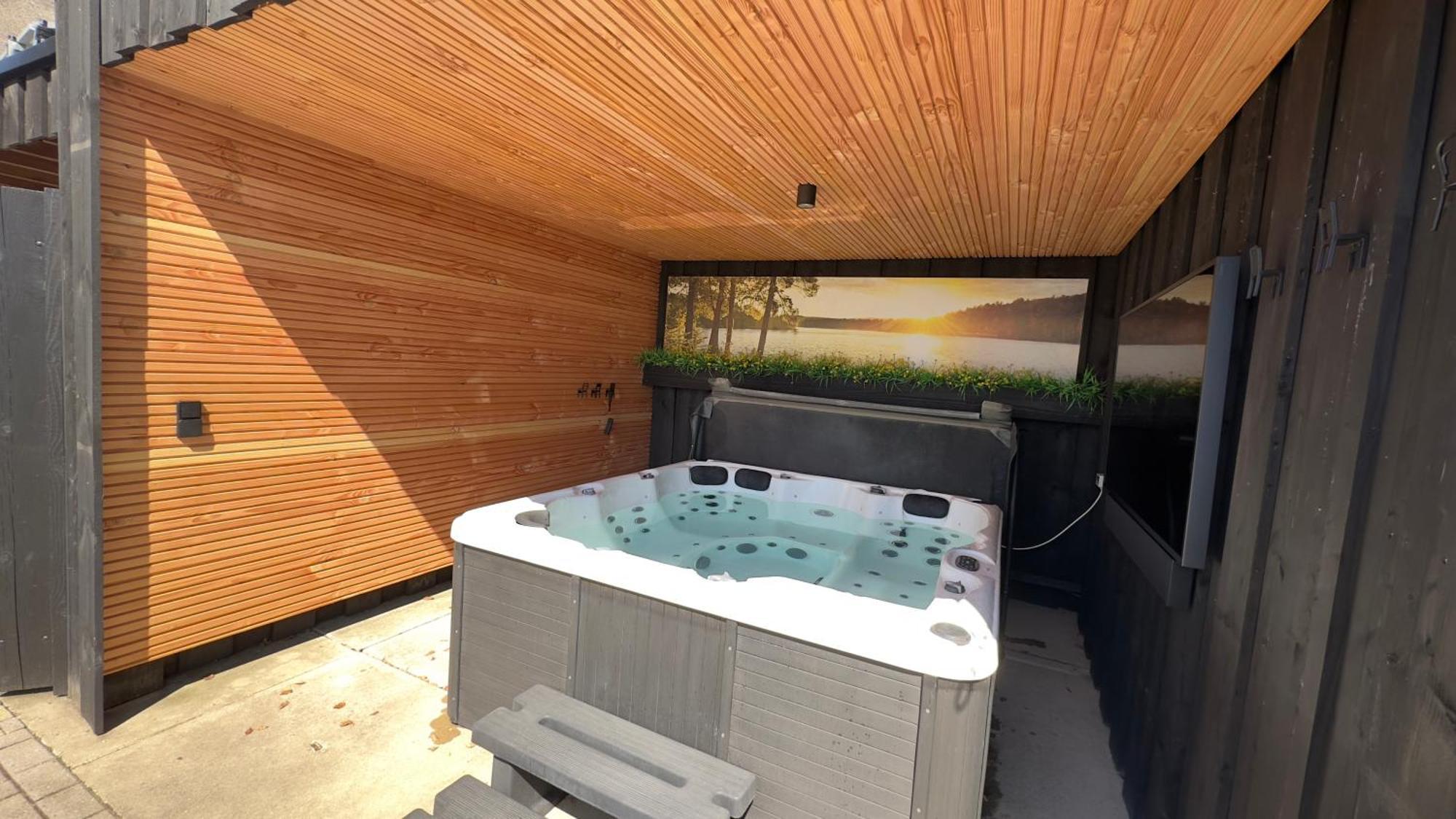 Puur Eastermar - Monumentaal, Authentiek En Luxe Koetshuis Aan Open Vaarwater Met Jacuzzi En Sauna Oostermeer 外观 照片