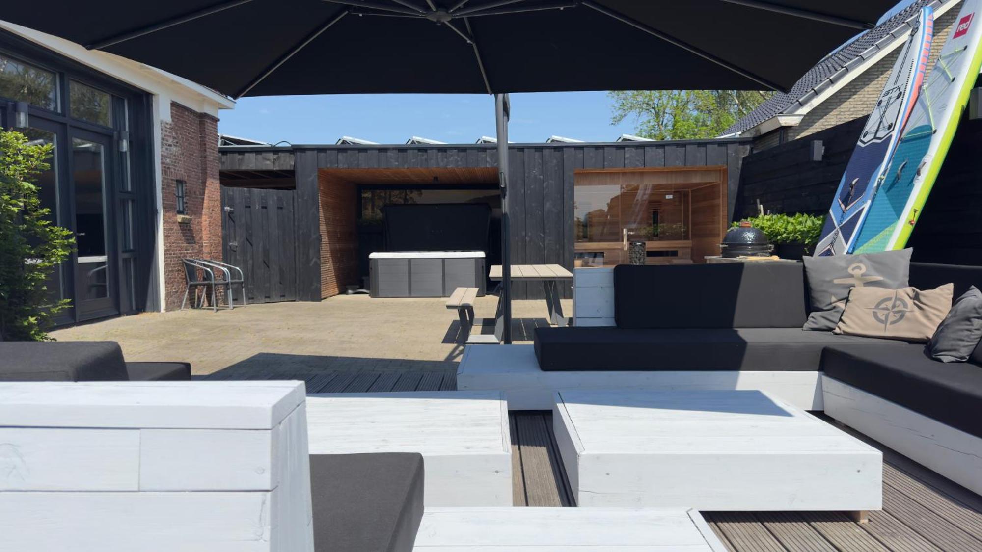Puur Eastermar - Monumentaal, Authentiek En Luxe Koetshuis Aan Open Vaarwater Met Jacuzzi En Sauna Oostermeer 外观 照片