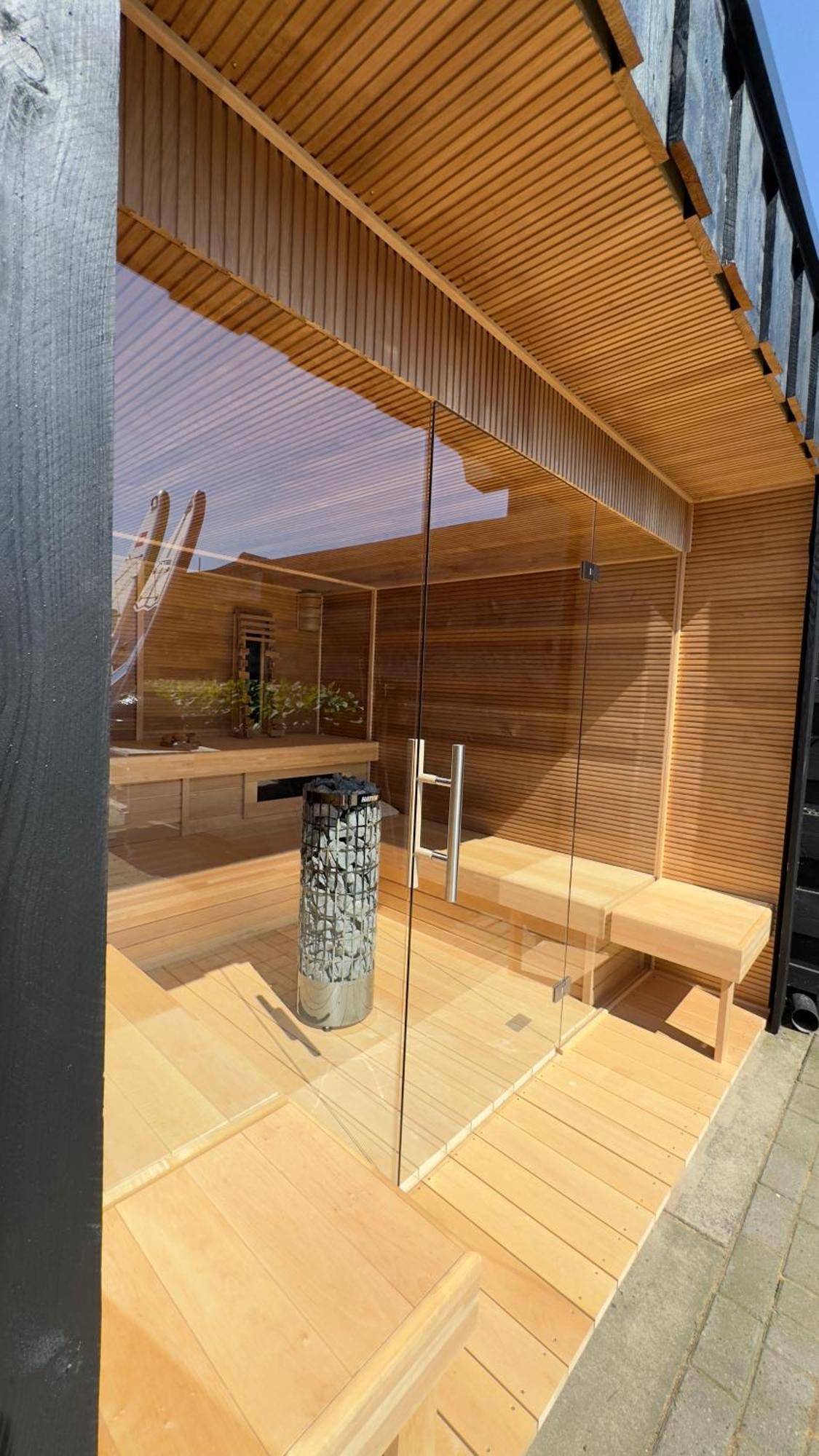 Puur Eastermar - Monumentaal, Authentiek En Luxe Koetshuis Aan Open Vaarwater Met Jacuzzi En Sauna Oostermeer 外观 照片