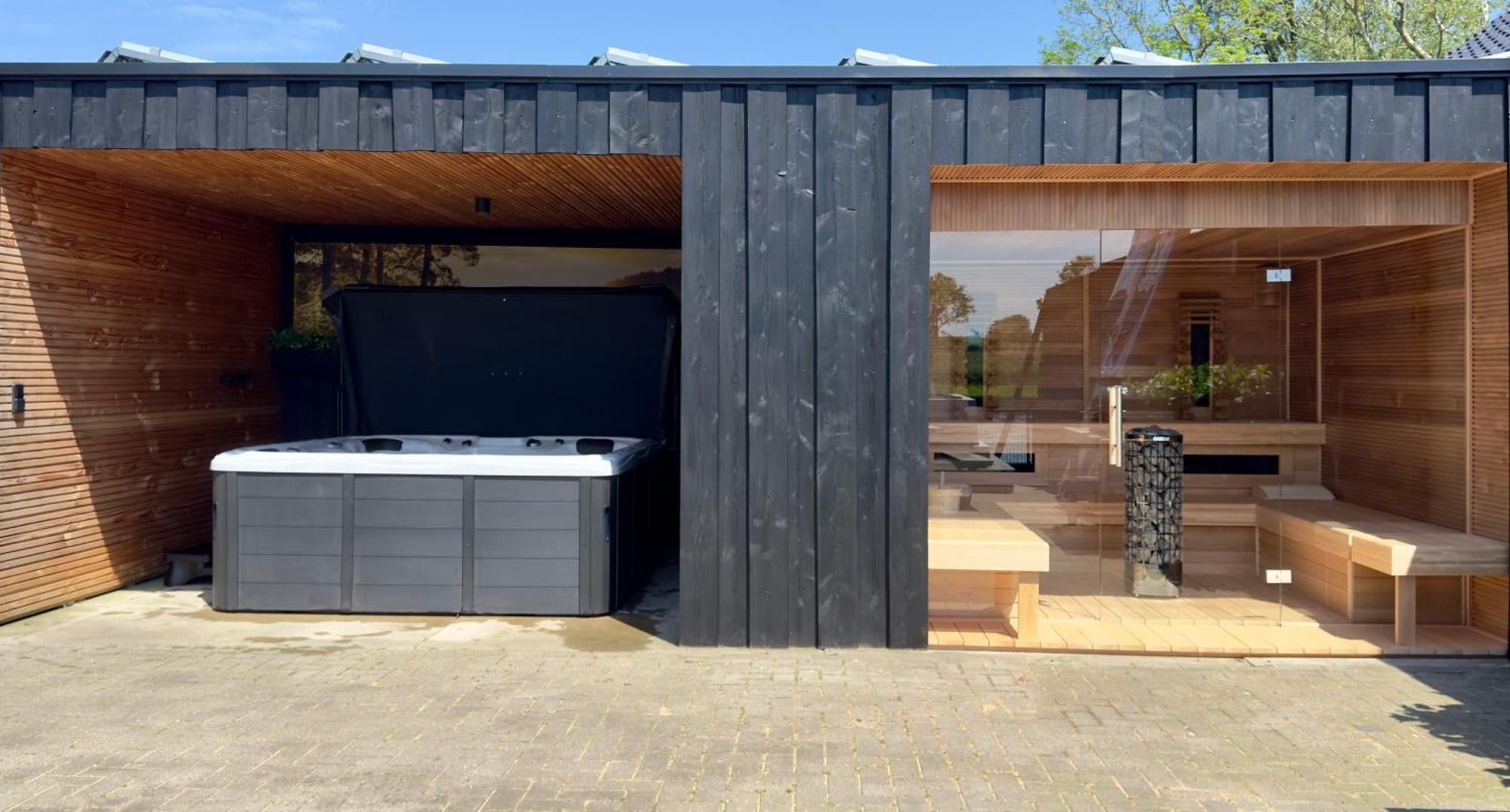 Puur Eastermar - Monumentaal, Authentiek En Luxe Koetshuis Aan Open Vaarwater Met Jacuzzi En Sauna Oostermeer 外观 照片